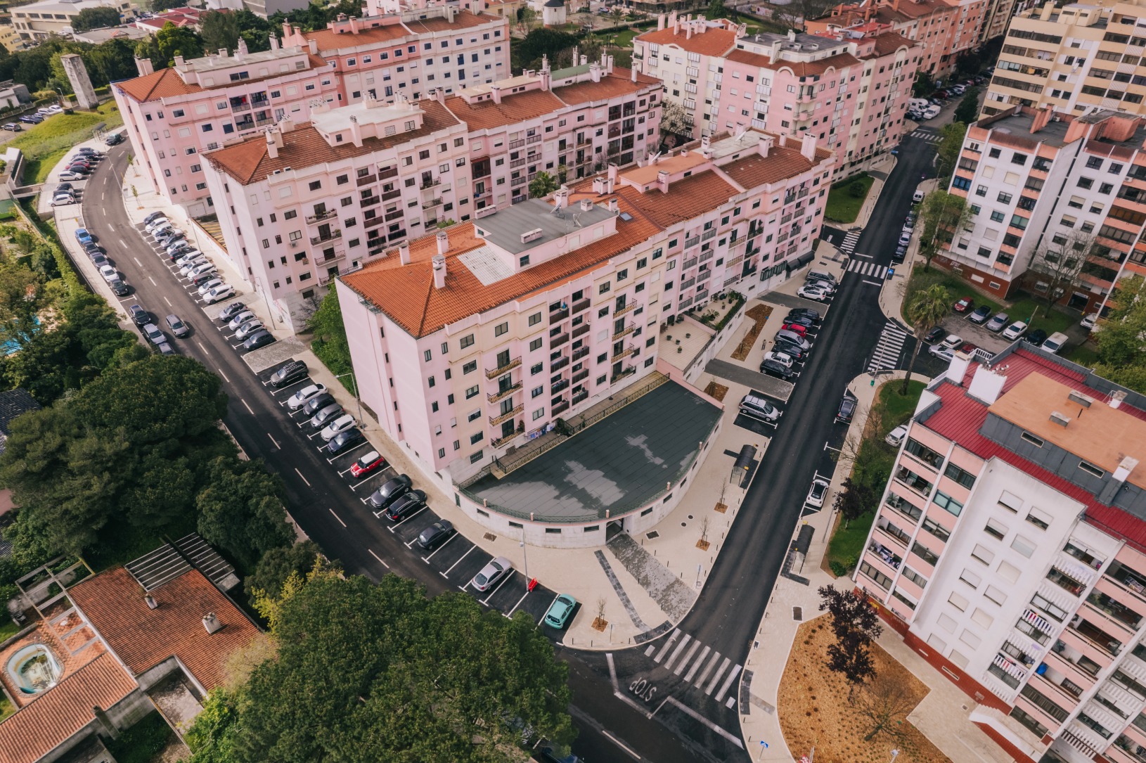 Requalificação dos arruamentos e zonas envolventes da Avenida da Quinta Grande - Alfragide, pela Unikonstroi