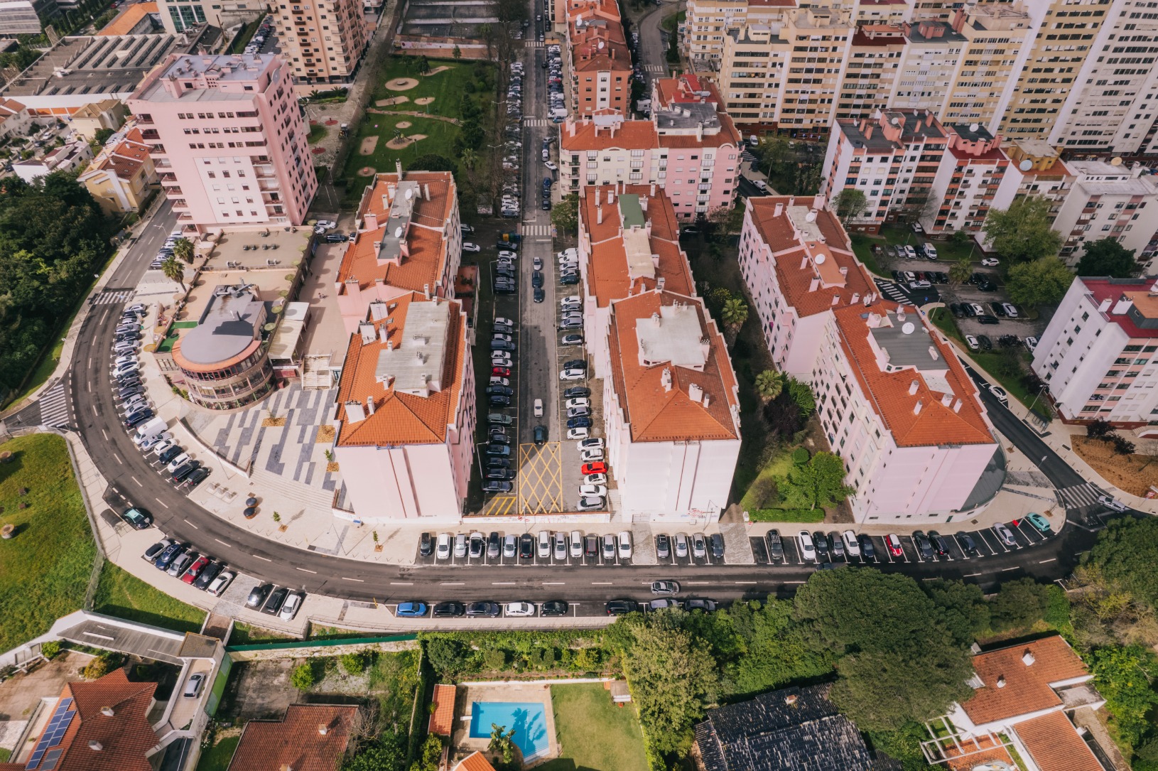 Requalificação dos arruamentos e zonas envolventes da Avenida da Quinta Grande - Alfragide, pela Unikonstroi
