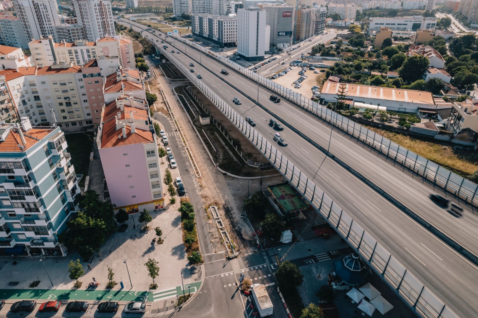 Parque de Estacionamento e Requalificação de espaço público, Azinhaga da Cidade-Unikonstroi