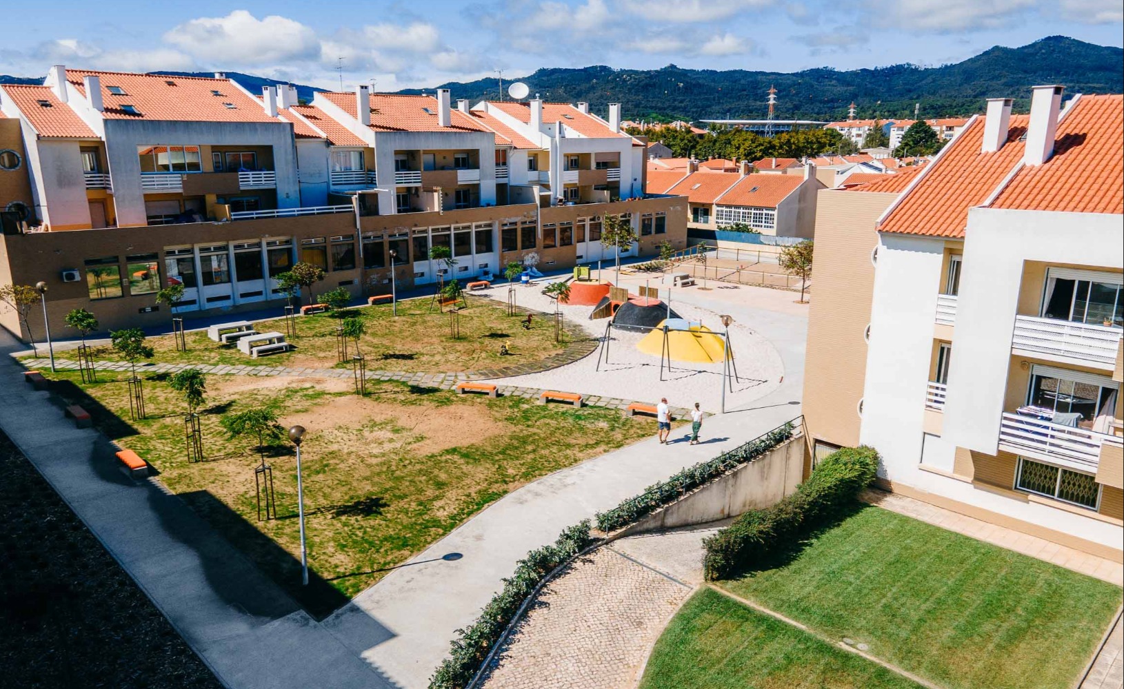  Hortas Urbanas e Parque Infantil - Bairro da Cruz Vermelha